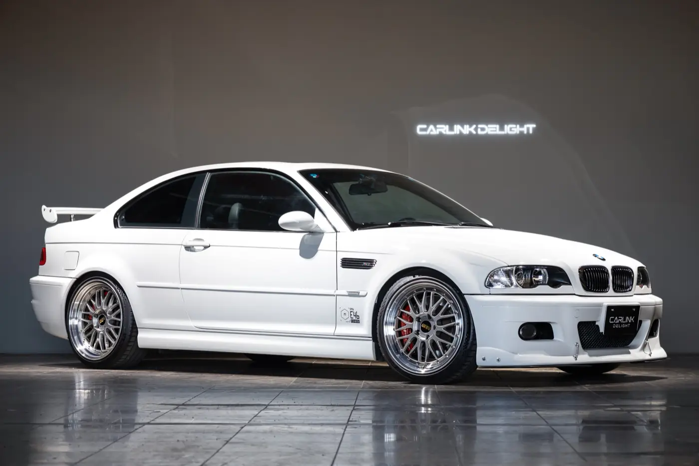 GTウイングを装着したカスタムE46 M3
