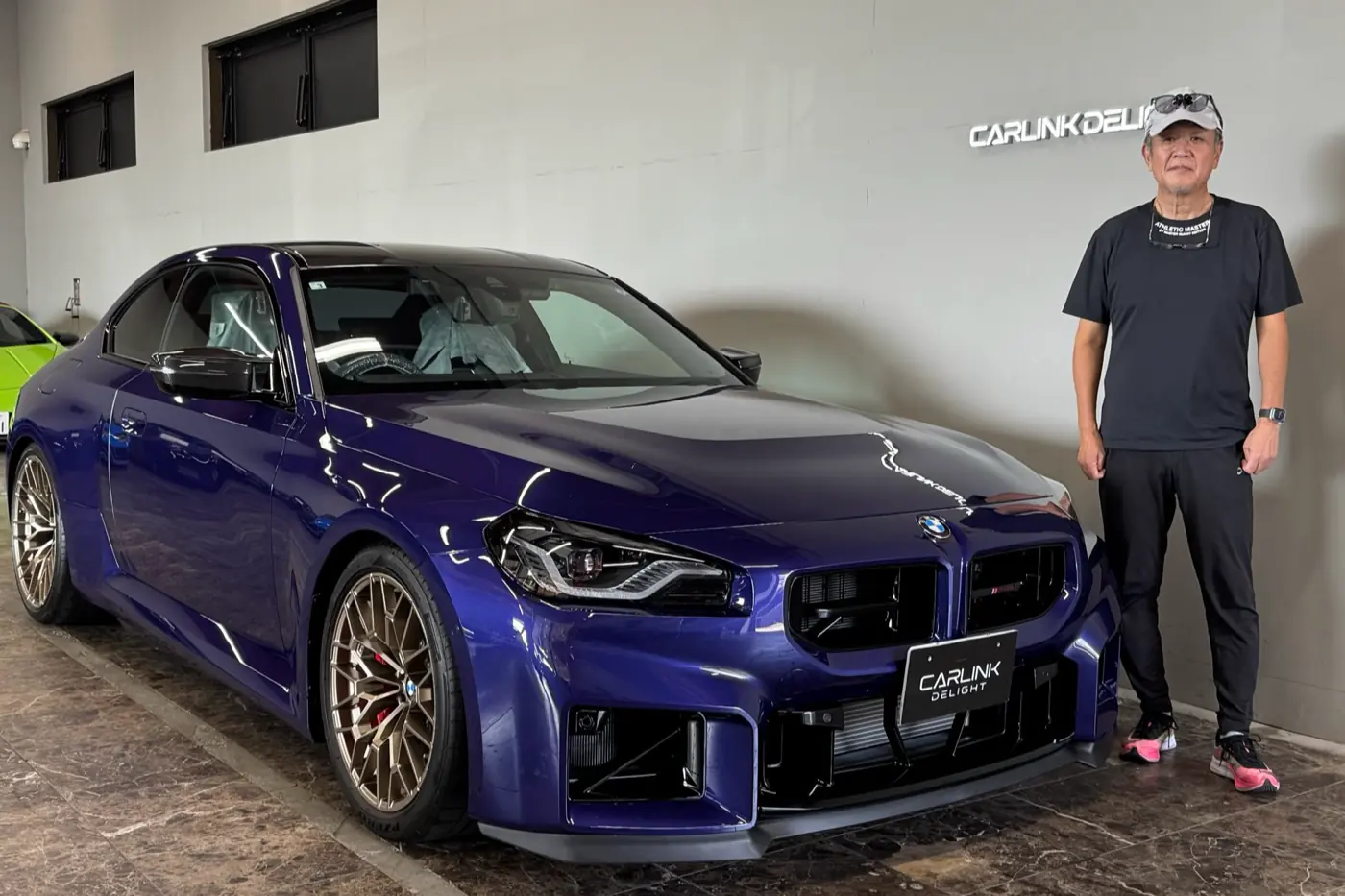 納車時のBMW G87 M2 CSとオーナー様